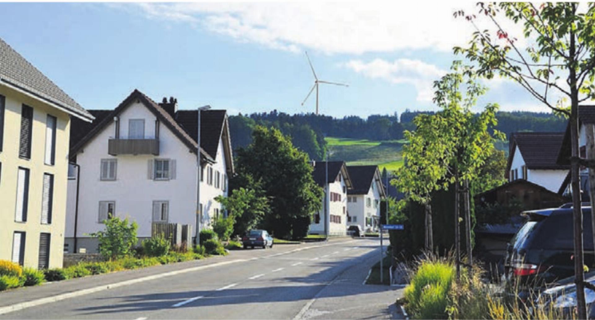 Die Visualisierung zeigt den Blick auf eines der Windräder vom Zentrum der Gemeinde Beinwil aus. Bild: Archiv - Das Bild wird blockiert. – Möglicherweise durch einen aktiven Adblocker.