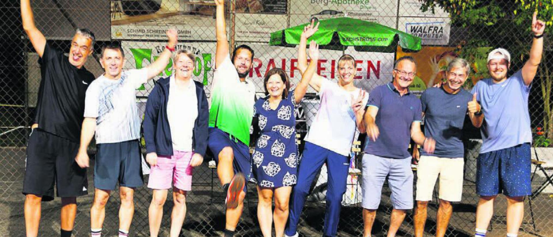 Alle Finalisten, vereint auf einem Bild (von links): Reto Zumbühl, Martin Leu, Silke Lipold, André Stutz, Corinne Moos-Trottmann, Daniela Haug, Markus Schüpbach, Carlo Rosano, Niels Hildebrandt. Es fehlt Marianne Hurni. Bild: zg - Das Bild wird blockiert. – Möglicherweise durch einen aktiven Adblocker.