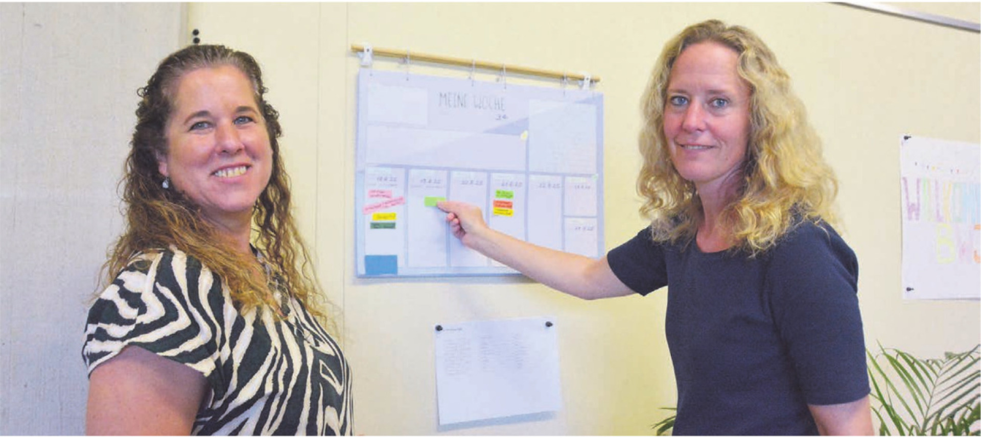 Individuelle Planung ist im Berufswahljahr wichtig, auch wenn sie aufwendig ist. Lehrerin Mariza Nietlispach (links) und Schulleiterin Sylvia Rodel. Bild: Annemarie Keusch - Das Bild wird blockiert. – Möglicherweise durch einen aktiven Adblocker.