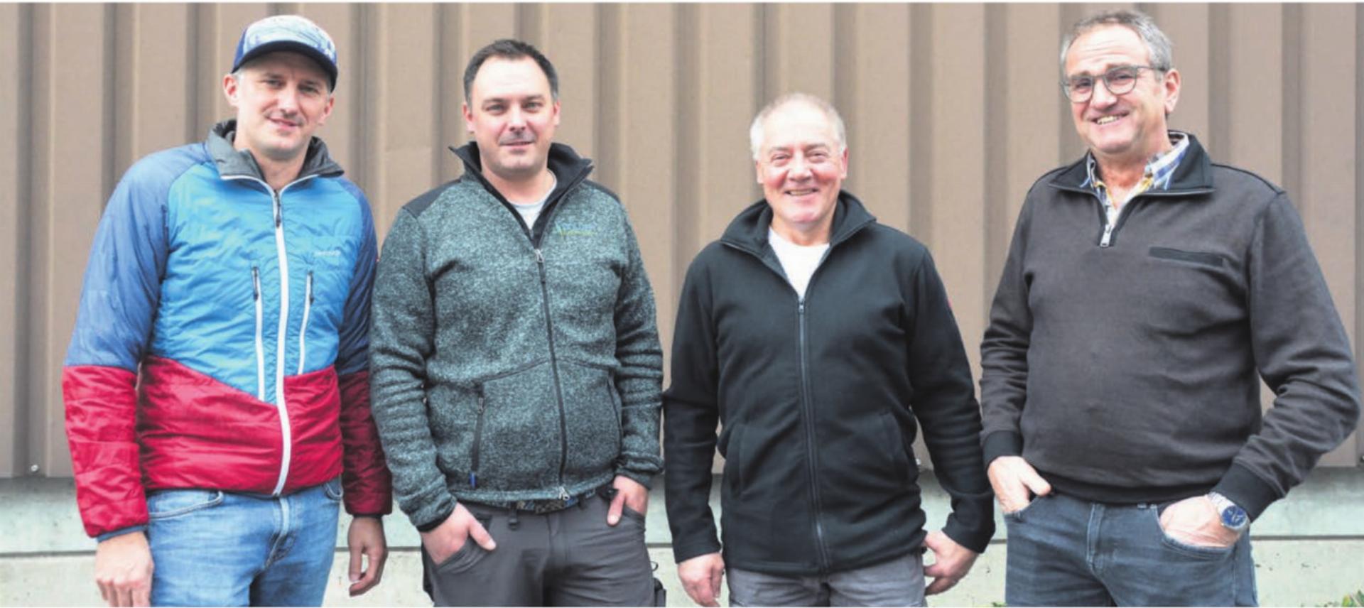 Sie sammelten Unterschriften und ergriffen das Referendum. Thomas Zetzsche, Philip Dolder, Röbi Strebel und Walter Staubli (von links) sind entsprechend zufrieden mit dem Ausgang der Urnenabstimmung. Bild: Archiv / ake - Das Bild wird blockiert. – Möglicherweise durch einen aktiven Adblocker.