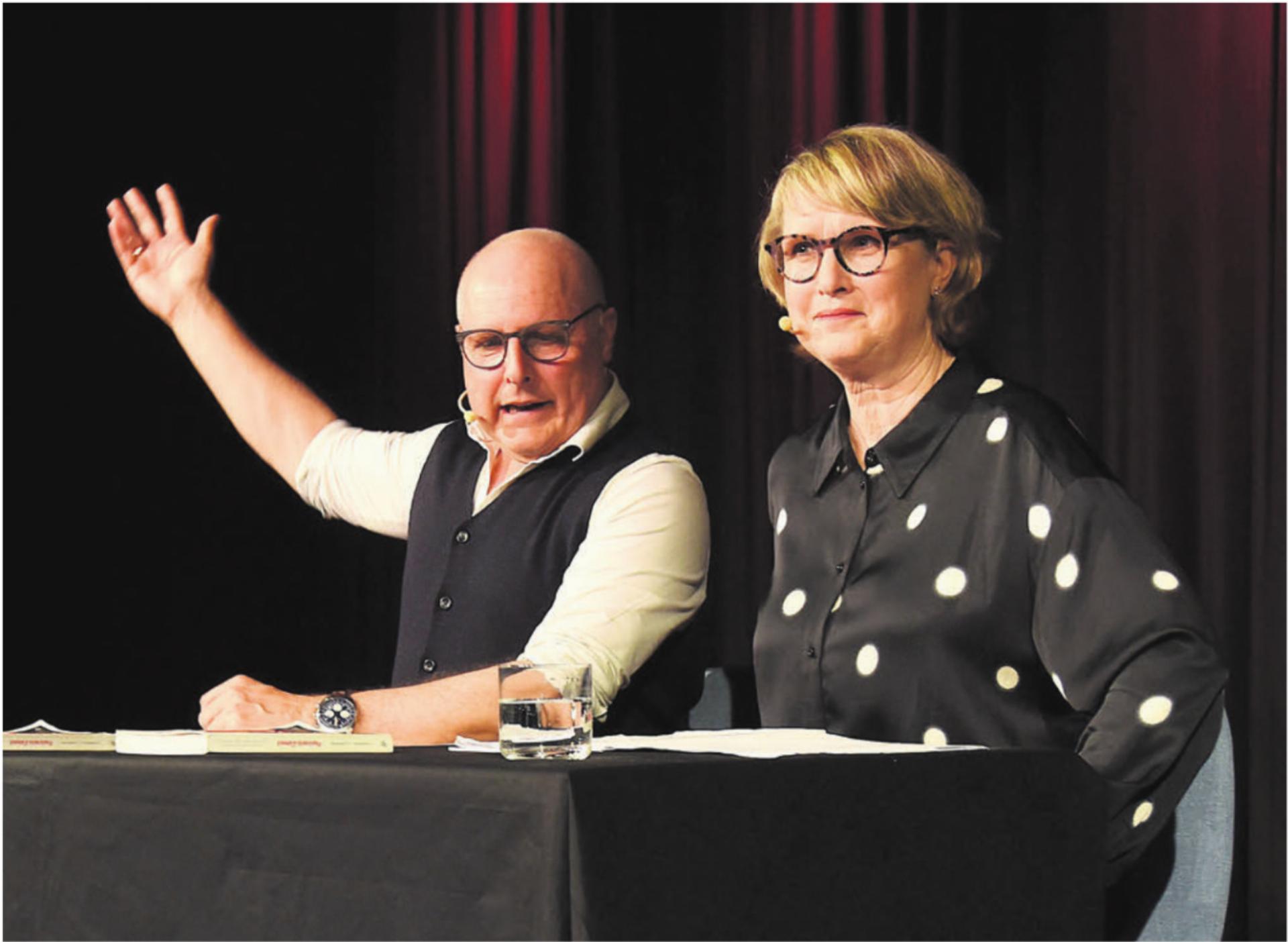 Sybil Schreiber und Steven Schneider nehmen das Publikum mit auf eine Beziehungsreise. Bild: zg - Das Bild wird blockiert. – Möglicherweise durch einen aktiven Adblocker.