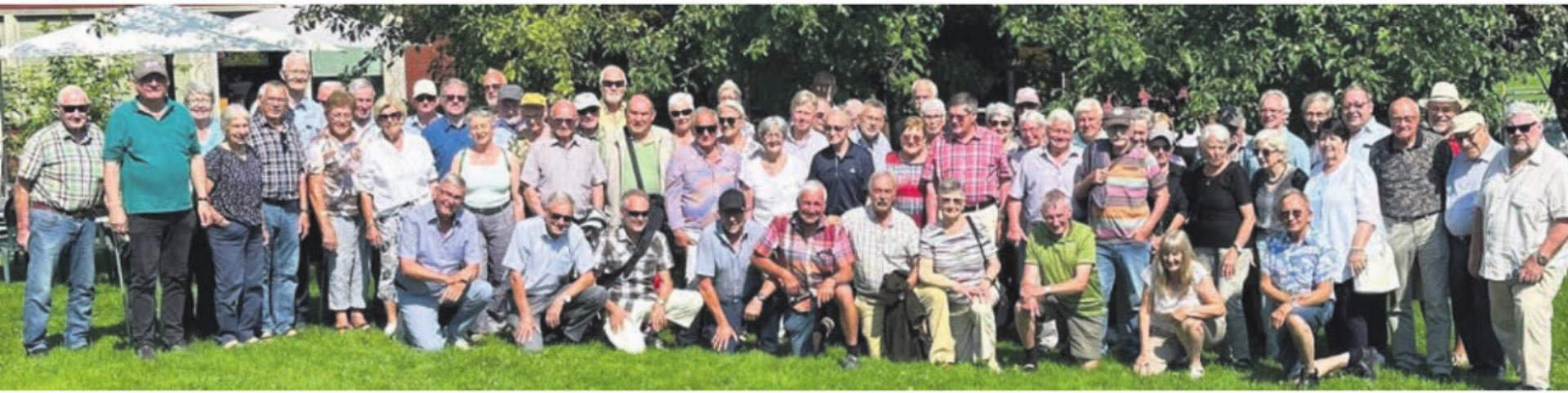 Gruppenbild der reisenden Boswiler Veteranen. Sie genossen einen wunderbaren Tag im Bernbiet. Bild: zg - Das Bild wird blockiert. – Möglicherweise durch einen aktiven Adblocker.
