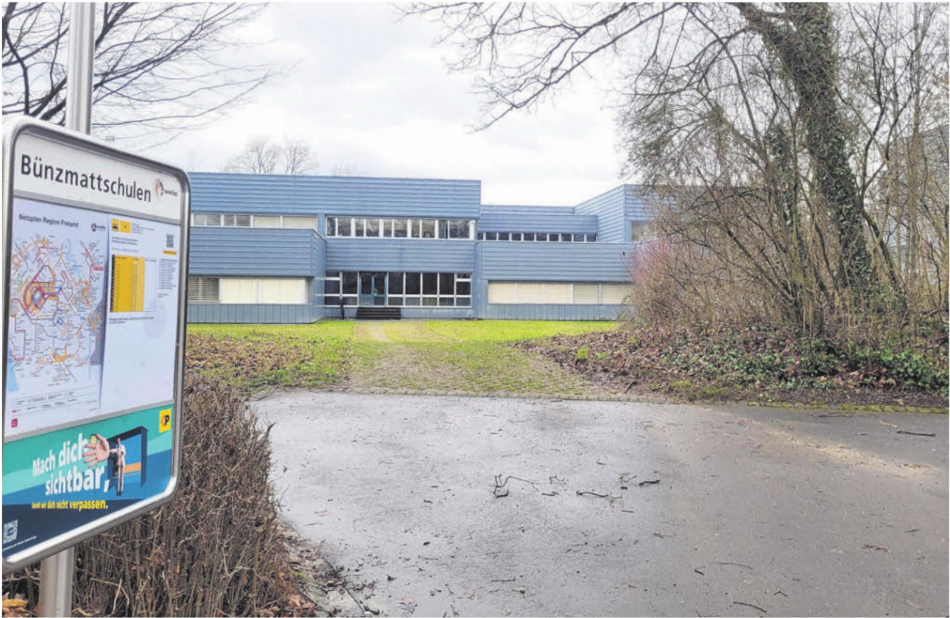 Im Bünzmatt soll das Provisorium auf der Wiese zwischen dem Bünzmatt 1 und der Allmendstrasse aufgebaut werden. Bild: chh - Das Bild wird blockiert. – Möglicherweise durch einen aktiven Adblocker.