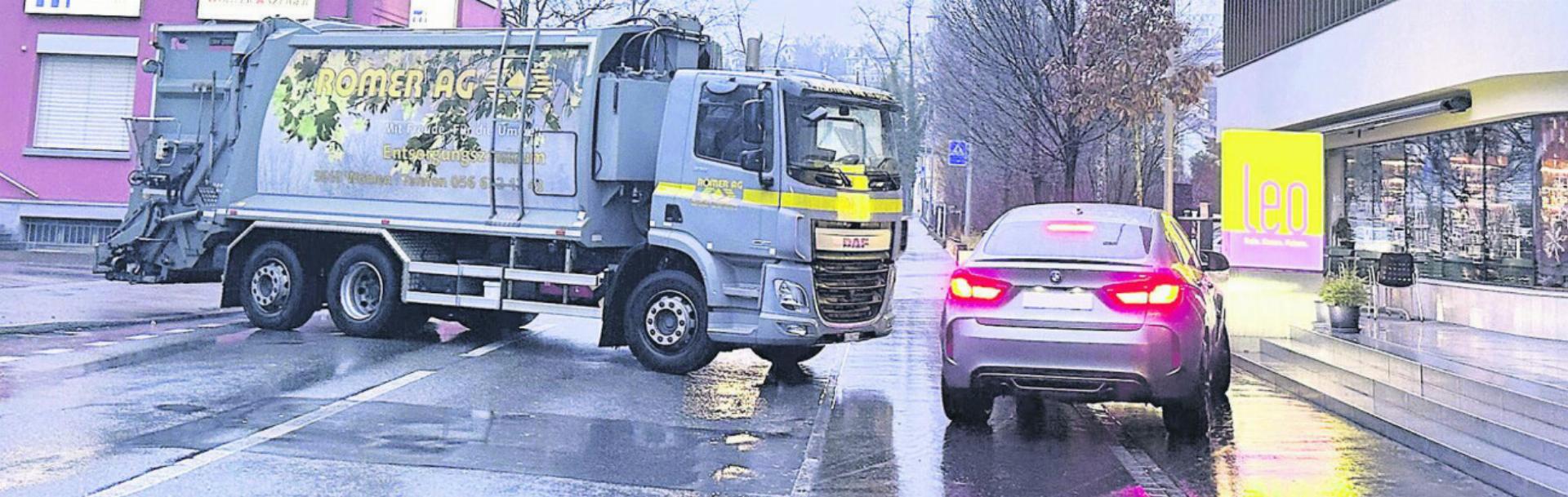 Die Eingangsstrassen werden für den Umzug mit Lastwagen gesperrt. Bild: Archiv/spr - Das Bild wird blockiert. – Möglicherweise durch einen aktiven Adblocker.