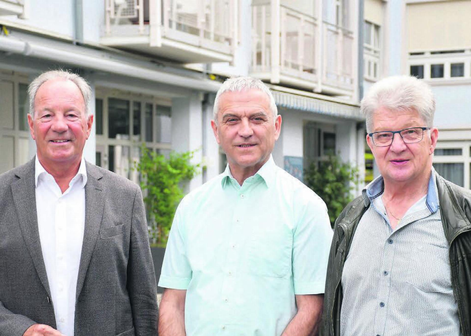 Urs Hoppler (links) und André Stierli (rechts) vom Stiftungsrat Altersheim St. Martin, sie hätten ihren Geschäftsführer Josef Villiger gerne noch über dessen Pension hinaus engagiert. Bild: Verena Anna Wigger