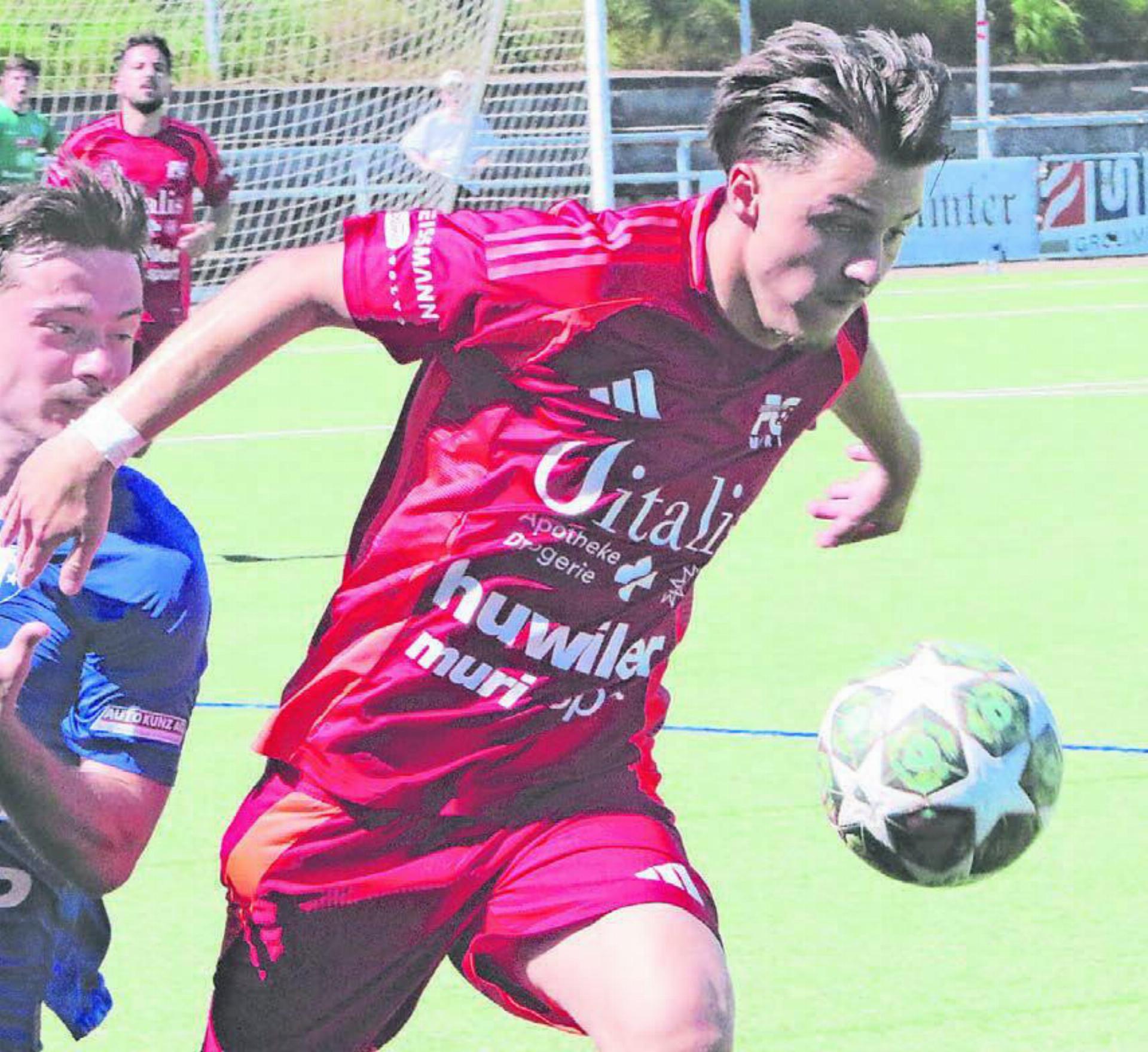 Eltion Shabani erzielte den zwischenzeitlichen Ausgleich für den FC Muri. Am Ende kassierte der Absteiger kurz vor Schluss aber doch noch ein Gegentor.
Bild: Archiv/jl - Das Bild wird blockiert. – Möglicherweise durch einen aktiven Adblocker.