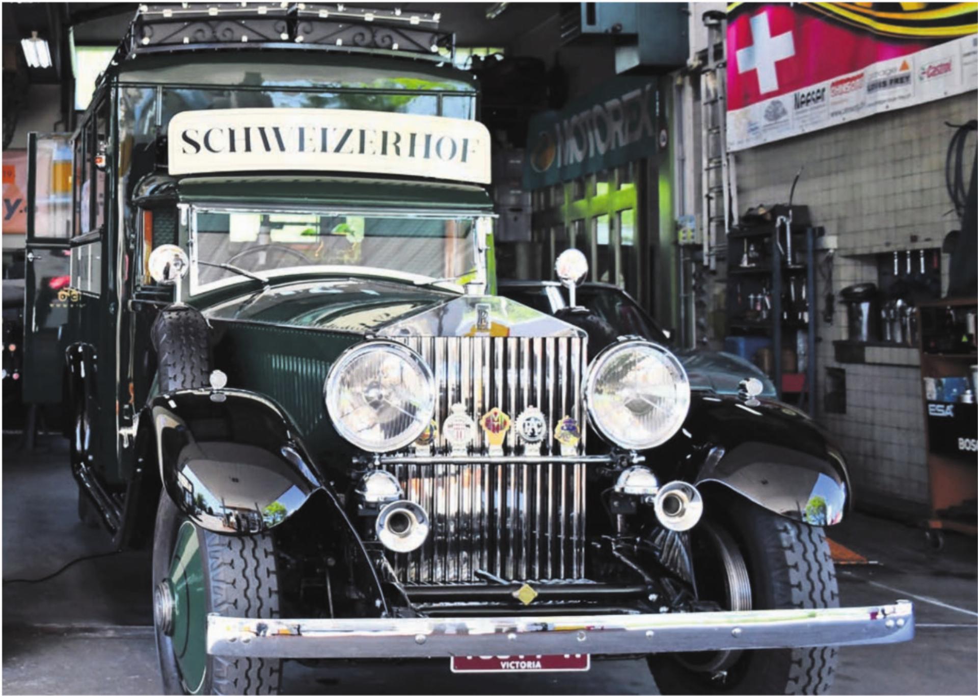 Der heimliche Star des Veteranentreffens: der Rolls-Royce Phantom II von 1931. Ein Hotelbus mit sechs Plätzen. Sein Besitzer Patrick Müller aus Kriens vertraut der Garage Frey sein Auto regelmässig an. Bild: Verena Anna Wigger - Das Bild wird blockiert. – Möglicherweise durch einen aktiven Adblocker.