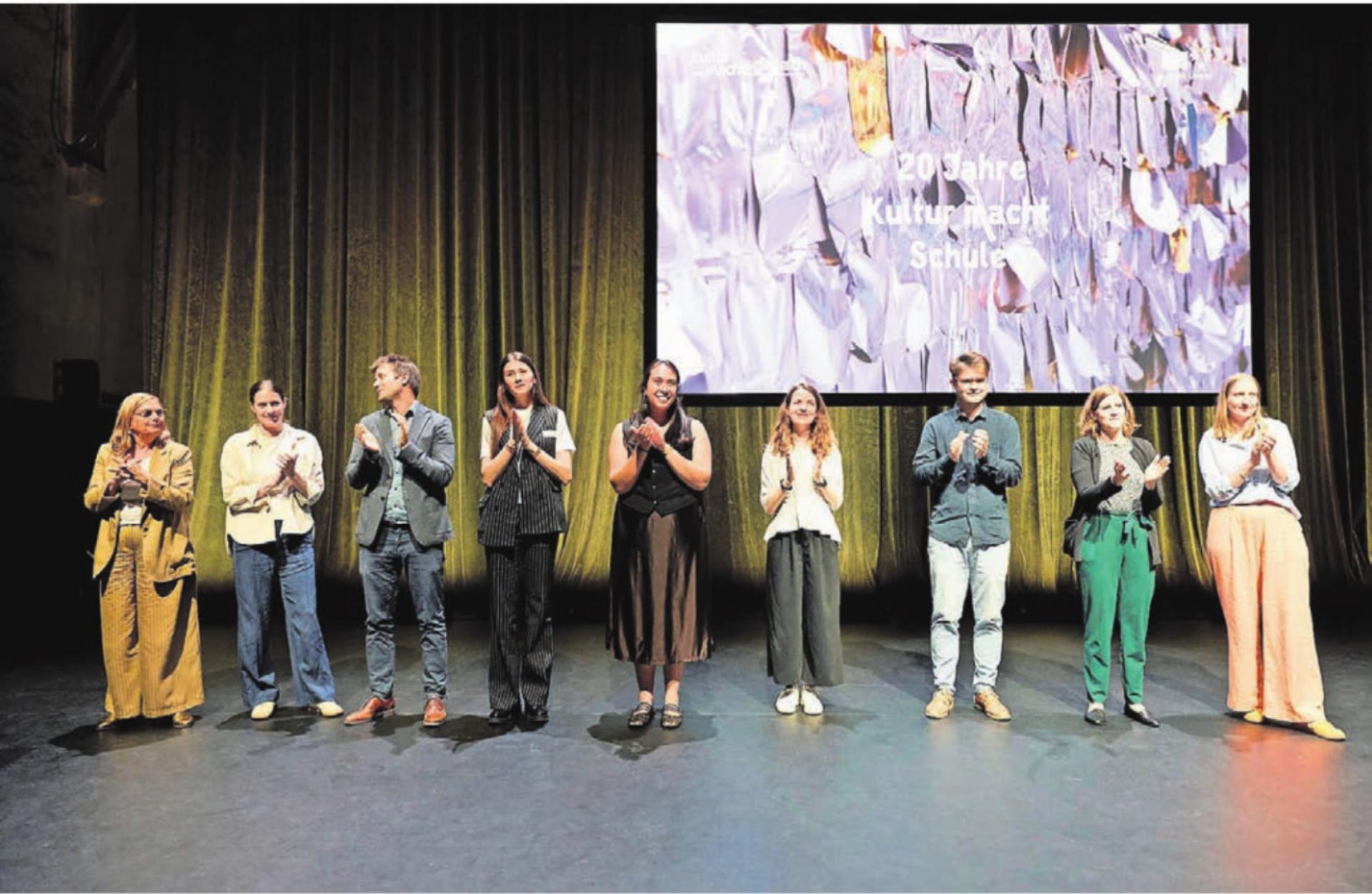 Das Team der Fachstelle Kulturvermittlung: Gunhild Hamer (Leitung), Rhea Hächler, Lukas Renckly-Ekici, Maja Škrkić, Marlene Picardi, Laura Heinze, Lorenz Hegi, Monika Huber, Jeanine Burkard. Bild: Donovan Wyrsch - Das Bild wird blockiert. – Möglicherweise durch einen aktiven Adblocker.