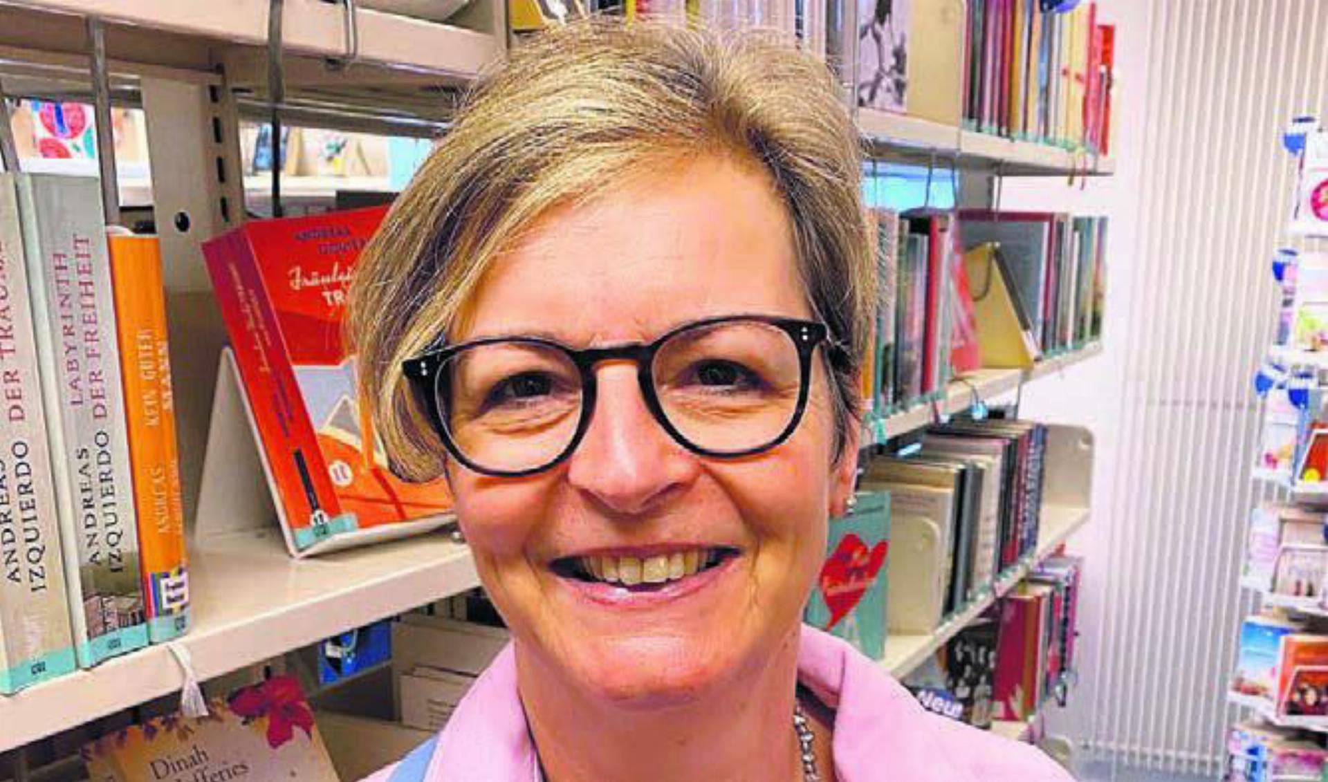 Im Alltag umgeben von Büchern aller Art: Beatrice Wehrli-Burth. Bild: zg - Das Bild wird blockiert. – Möglicherweise durch einen aktiven Adblocker.