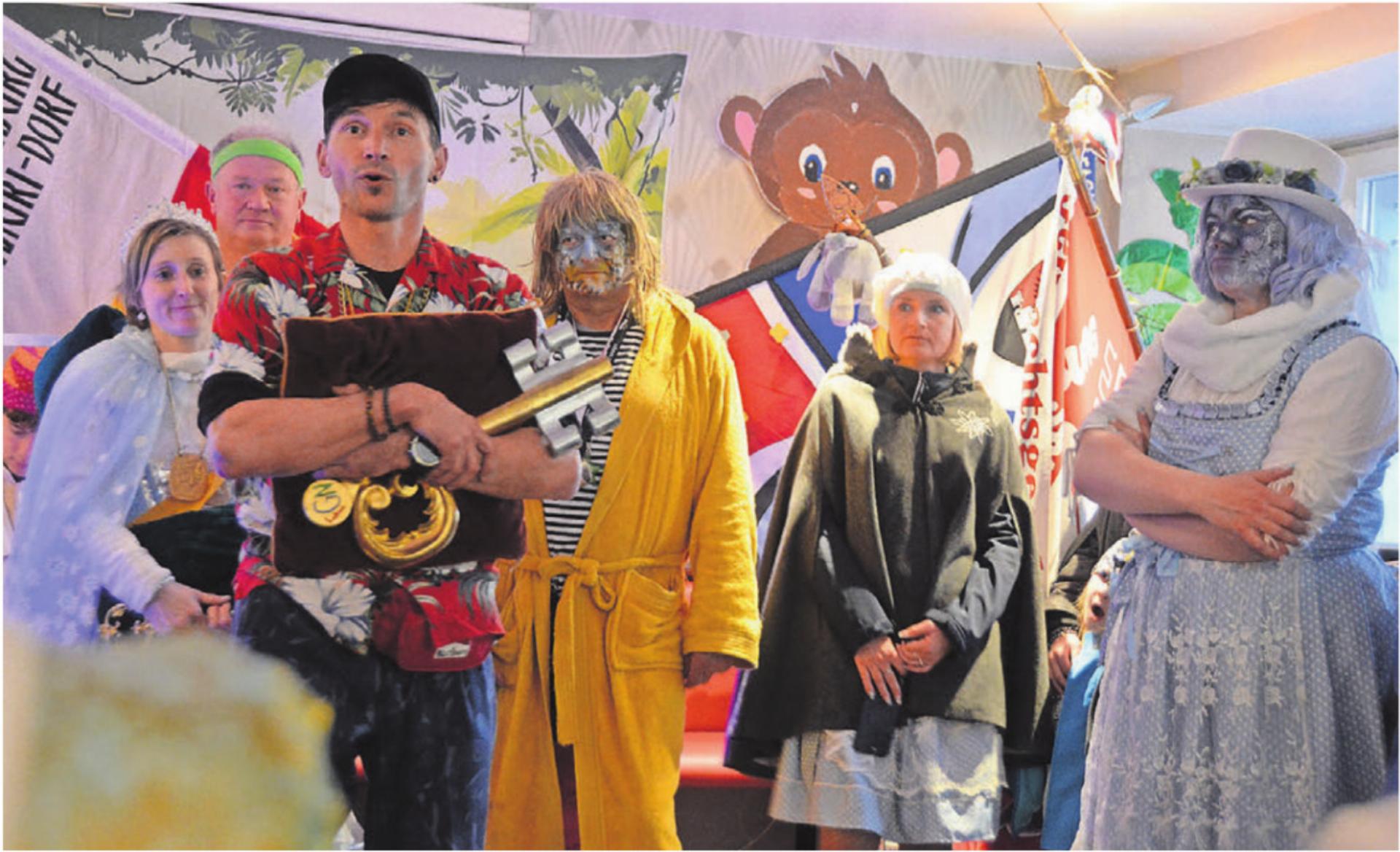 Zufriedene Schultheissen und Stadträte, von links: Daniela Schweizer, Kurt Küng, René Neiger, Willi Staubli, Andrea Maiolo, Katja Fahler. Bilder: Annemarie Keusch - Das Bild wird blockiert. – Möglicherweise durch einen aktiven Adblocker.