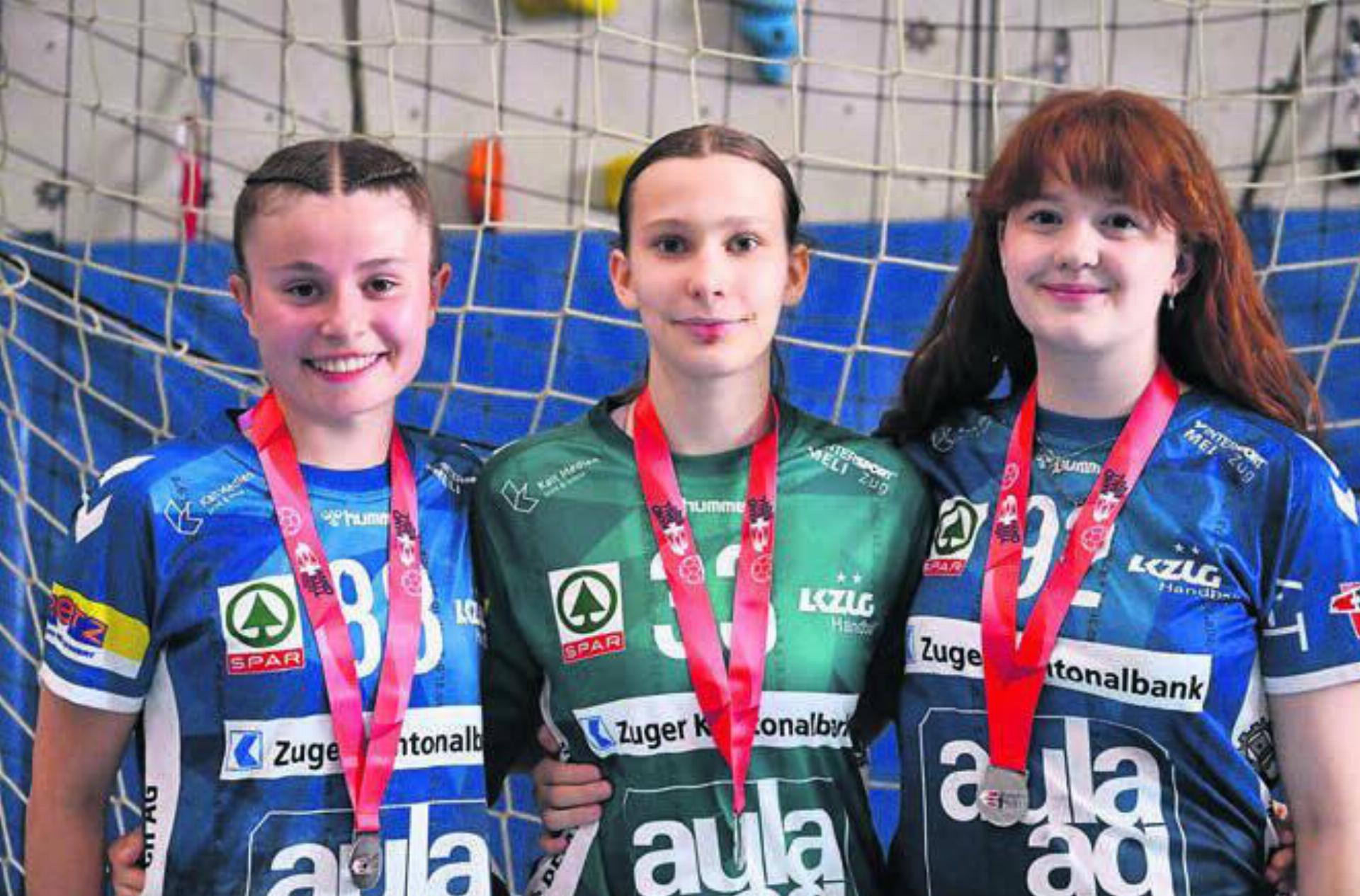 Die drei Freiämterinnen der U18 des LK Zug. Von links: Shirin Deflorin (Wohlen), Soe Eichenberger (Waltenschwil) und Noemi Keller (Berikon). Bild: zg