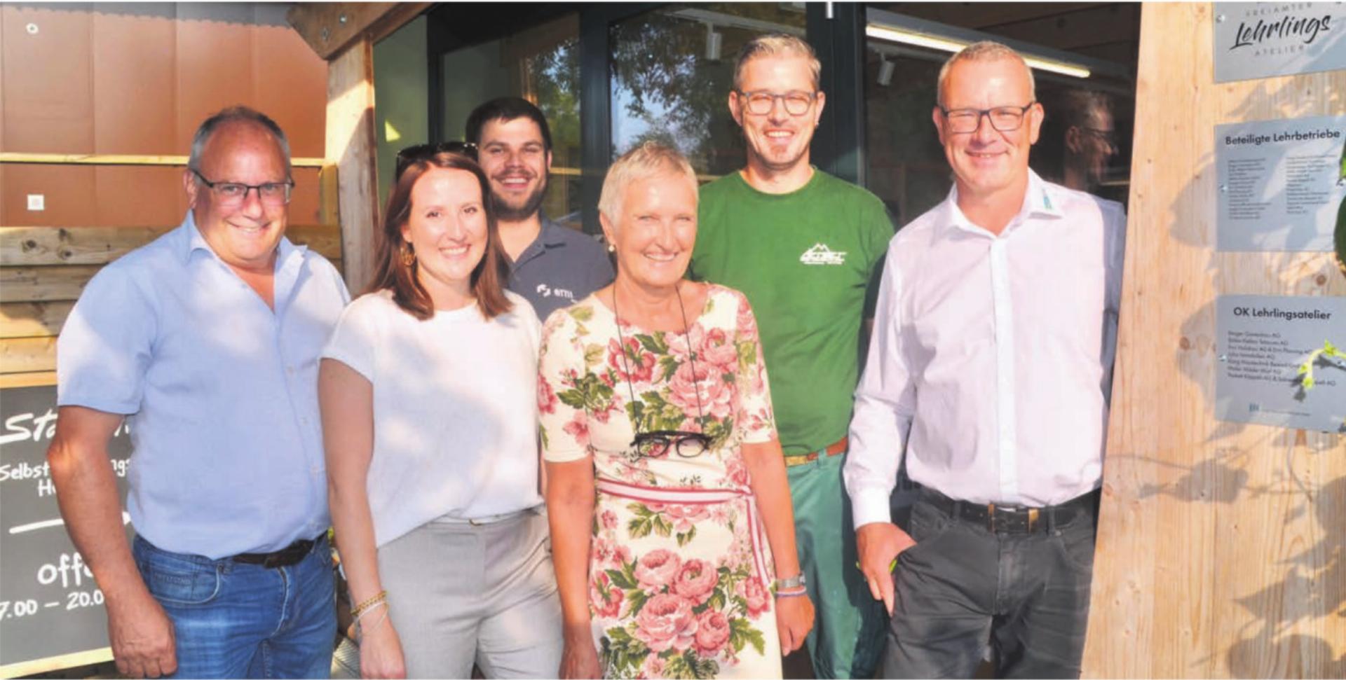 Freuen sich über den Abschluss des Lehrlingsateliers, von links: Alois Odermatt, Stefanie Stöckli-Joho, Emil Hüsser, Caroline Somma, Beat Keusch und Urs Beyeler. Bild: Thomas Stöckli - Das Bild wird blockiert. – Möglicherweise durch einen aktiven Adblocker.