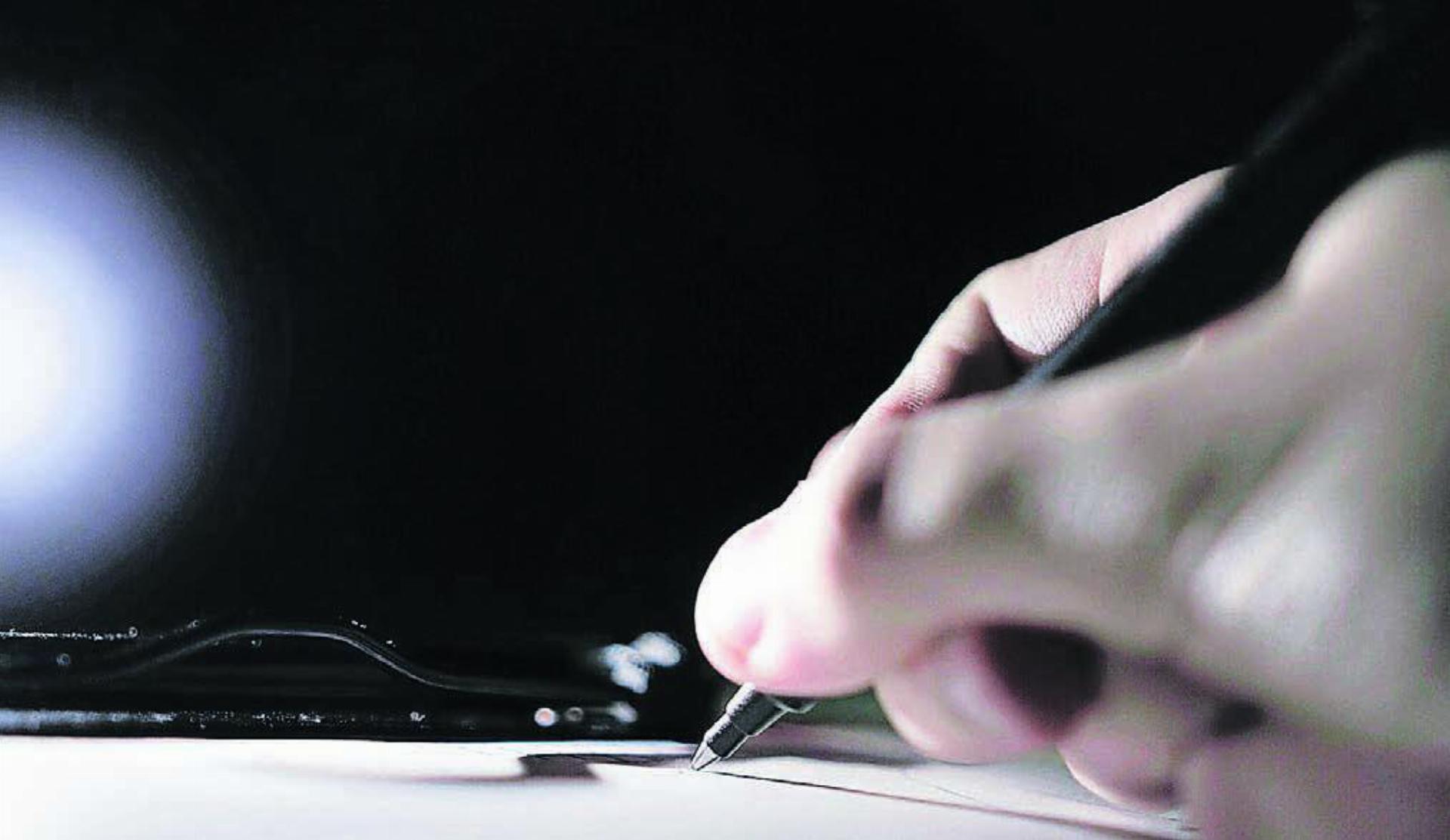 Über zwei Jahre hat der Hauptangeklagte in mehreren Fällen Dokumente von Personen aus seinem Umfeld für Objektkreditverträge missbraucht und deren Unterschrift gefälscht. Bild: pixabay.com