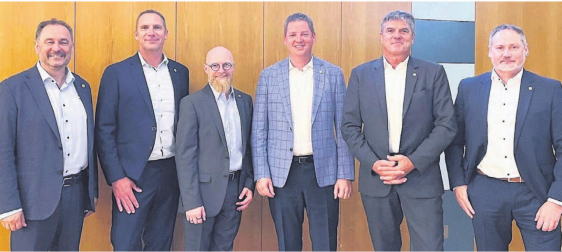 Im Villmerger Gemeinderat bleibt wohl alles beim Alten – die Bisherigen treten wieder an (von links): Renato Sanvido, Daniel Füglistaler, Gemeindeschreiber Josef Würsch, René Schmidli, Ueli Lütolf und Fabian Lupp. Bilder: Archiv - Das Bild wird blockiert. – Möglicherweise durch einen aktiven Adblocker.