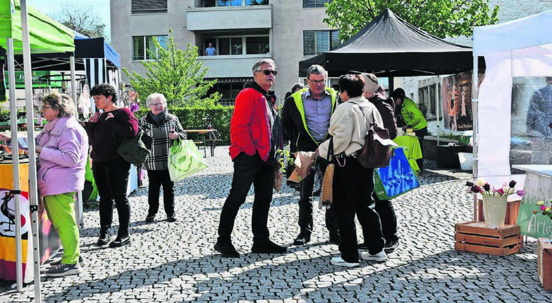 Der Wochenmarkt soll nicht nur eine Einkaufsmöglichkeit von regionalen Produkten bieten, sondern auch ein Treffpunkt für Gespräche sein. Bilder: Monica Rast