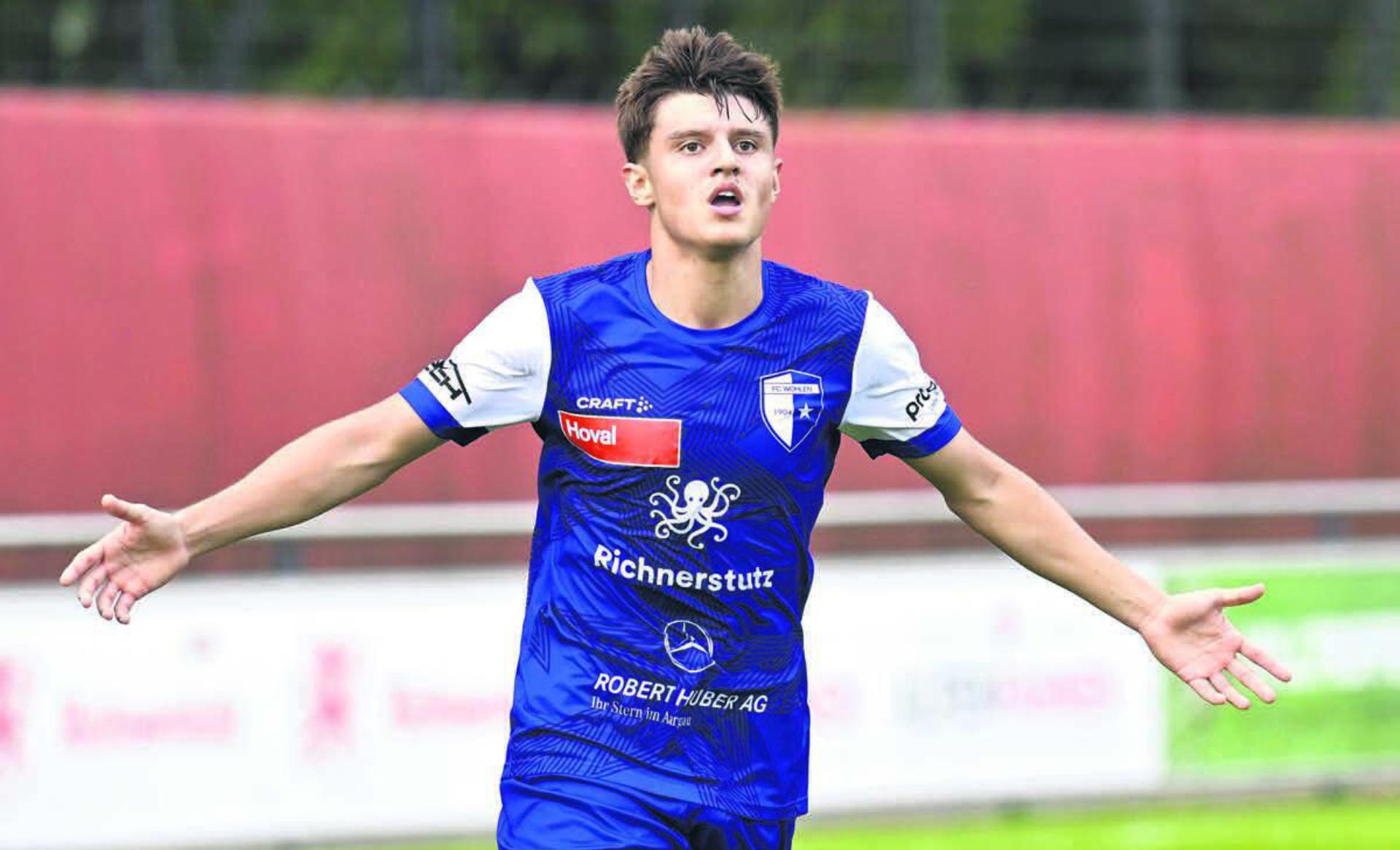 Eigengewächs Dorde Komatovic tankte sich gegen drei Gegenspieler durch und erzielte das Führungstor für den FC Wohlen. Bild: awa/Archiv
