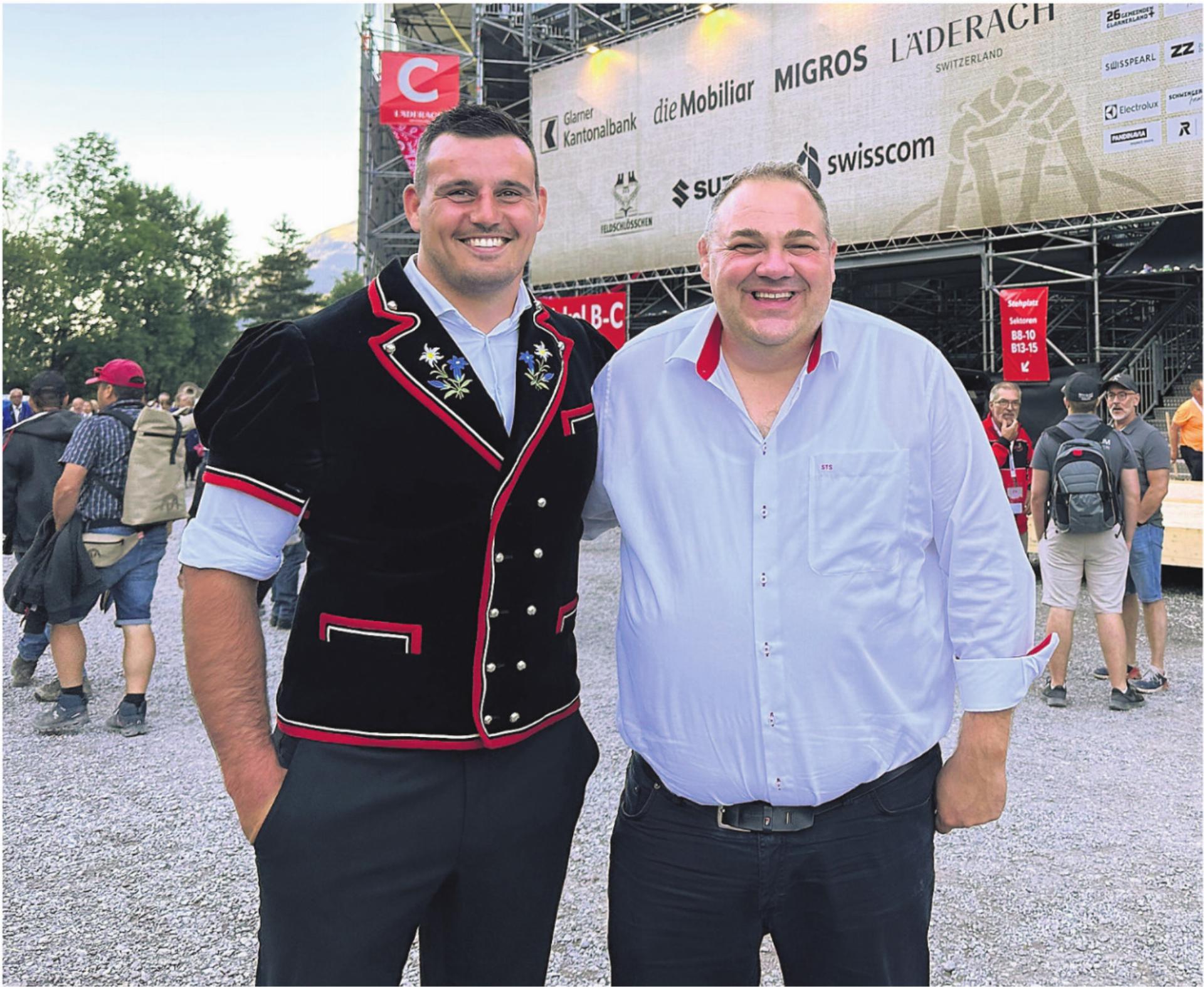Zwei Freiämter, sechs Kränze: Joel Strebel (links) und Schwingerboss Stefan Strebel (der früher sein Trainer war). Bild: Stefan Sprenger - Das Bild wird blockiert. – Möglicherweise durch einen aktiven Adblocker.