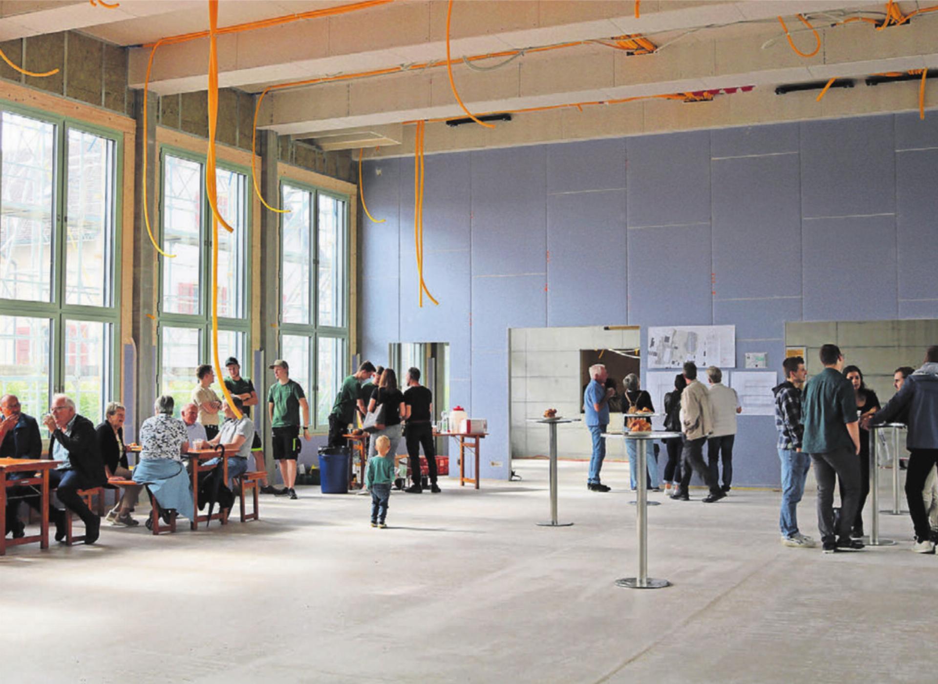 Rund 300 Personen liessen sich einen Einblick in die Baustelle zum Kulturbau Küngsmatt nicht entgehen. Bilder: ci