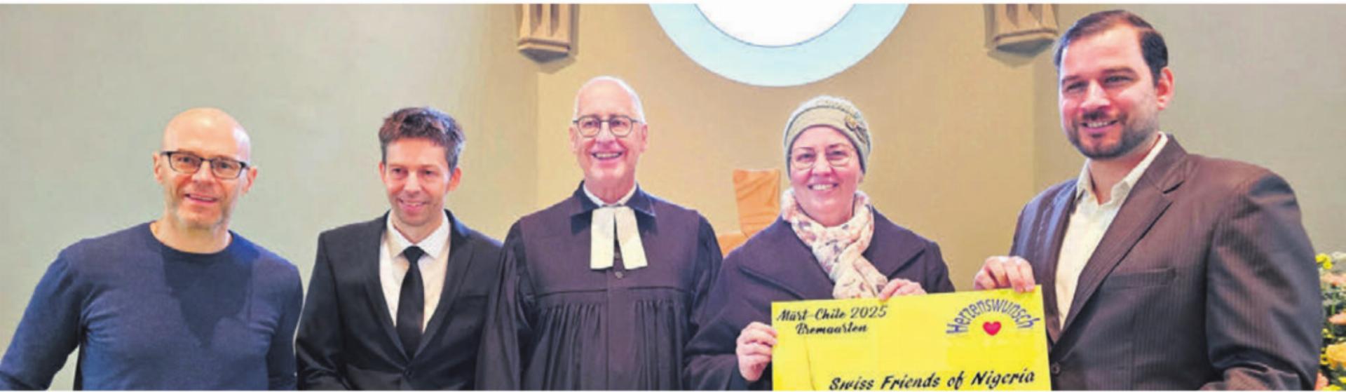 Glückliche Gesichter anlässlich der Scheckübergabe in der reformierten Kirche Bremgarten. Bild: zg - Das Bild wird blockiert. – Möglicherweise durch einen aktiven Adblocker.