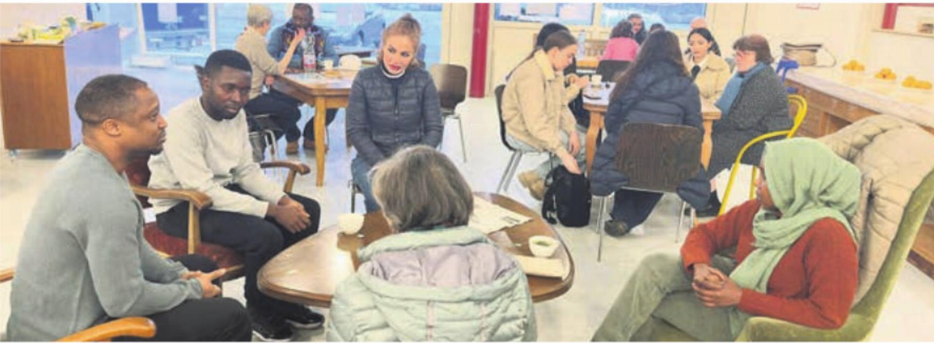 Erzählcafé im GZ Muri: Austausch in kleinen Gruppen. Einer von vielen verschiedenen Anlässen von MuriMundo. Bild: zg - Das Bild wird blockiert. – Möglicherweise durch einen aktiven Adblocker.