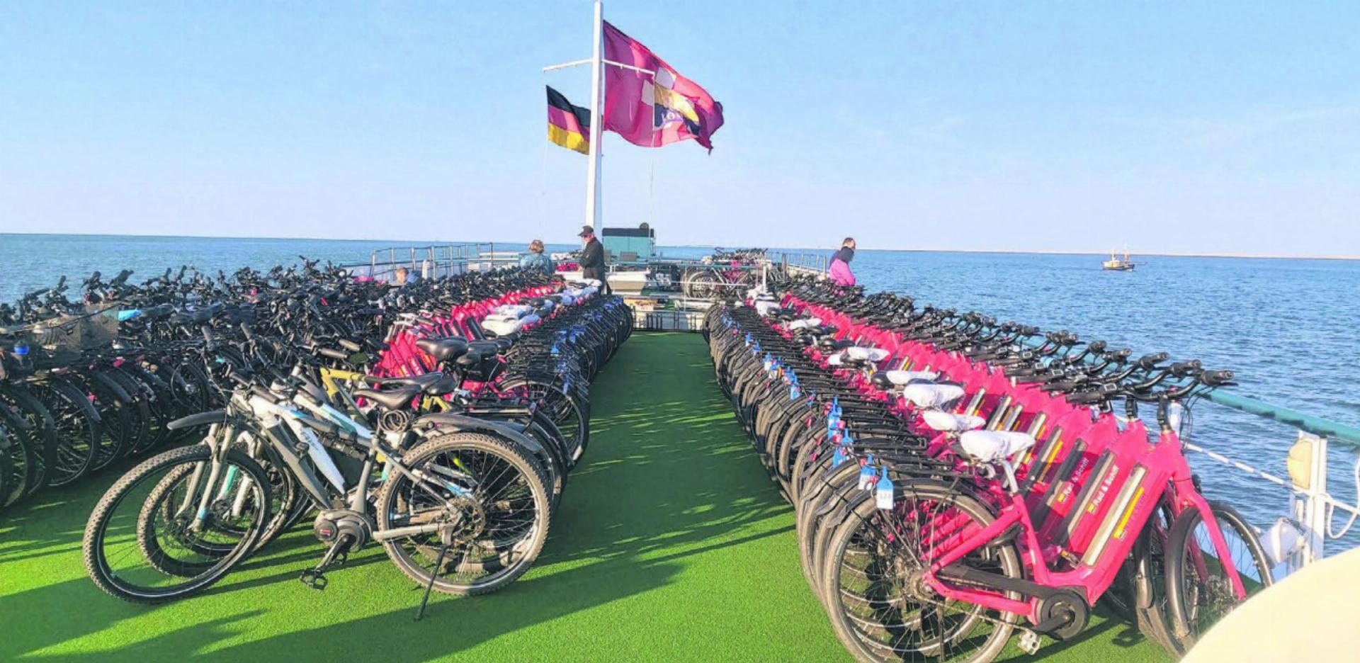 Anton Caspar aus Bremgarten war Ende Juni unterwegs auf besonderer Kreuzfahrt – Velo inklusive. Er schreibt zu diesem Bild: «Mit Rad und Schiff rund ums IJsselmeer in Nordholland.»