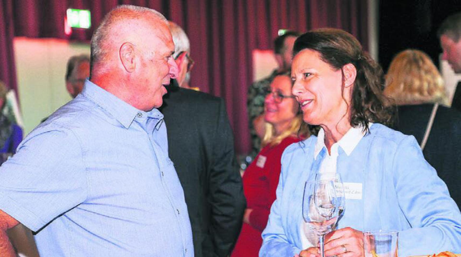 Vereinspräsidentin Miranda Bammert-Zahn im Gespräch mit dem Sinser Gemeindeammann Josef Huwiler.
Bild: zg