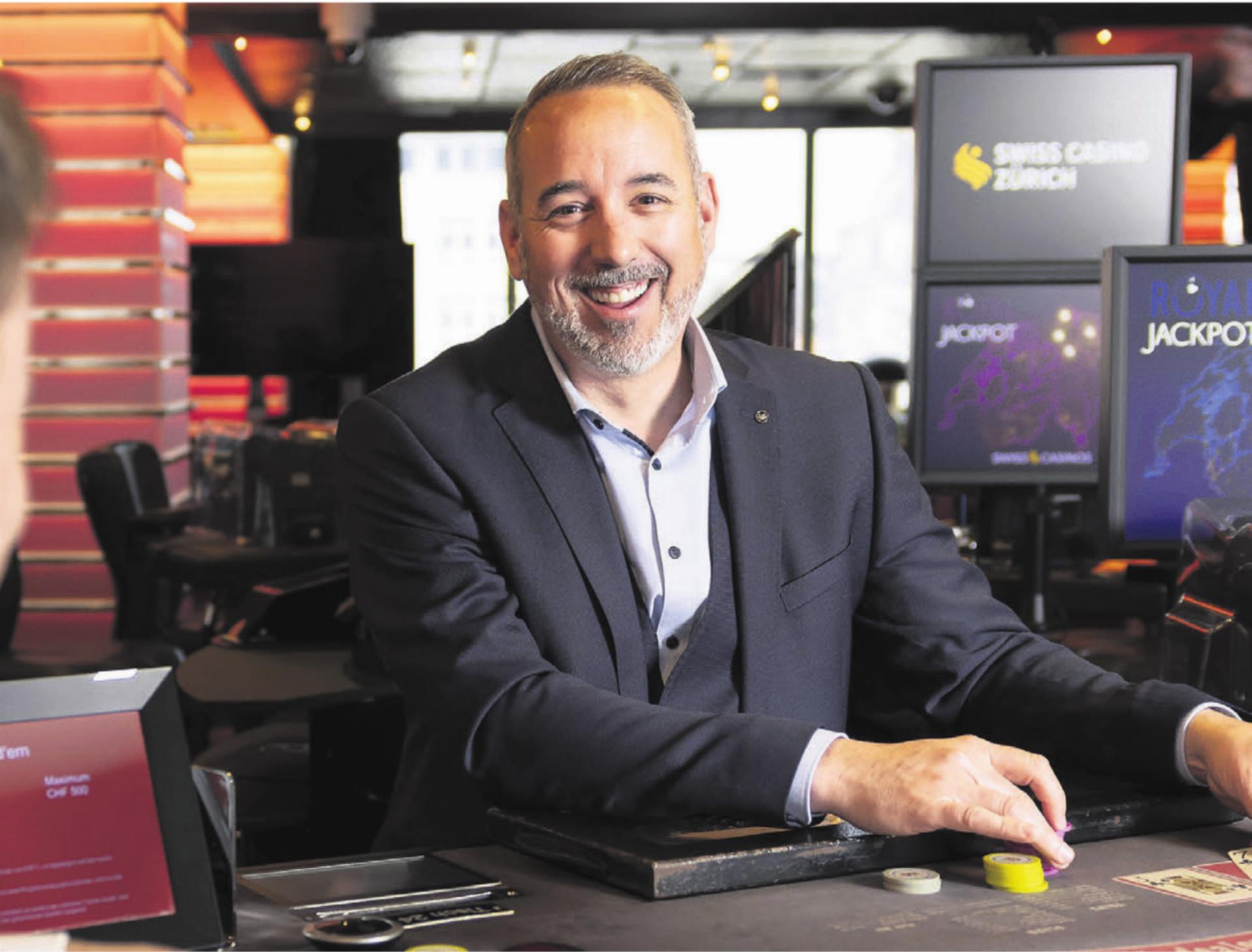 Der 43-Jährige Adrian Meyer ist für das Gesamtmarketing bei Swiss Casinos zuständig. 
Bild: zg - Das Bild wird blockiert. – Möglicherweise durch einen aktiven Adblocker.