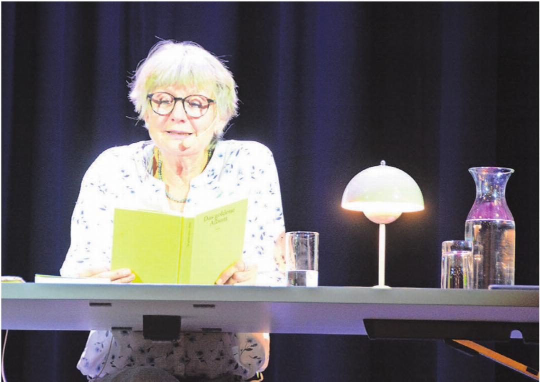 Mit viel Humor und Charme las Rita Mühlebach aus ihrer Autobiografie vor. Bild: Annemarie Keusch Mit viel Humor und Charme las Rita Mühlebach aus ihrer Autobiografie vor. Bild: Annemarie Keusch