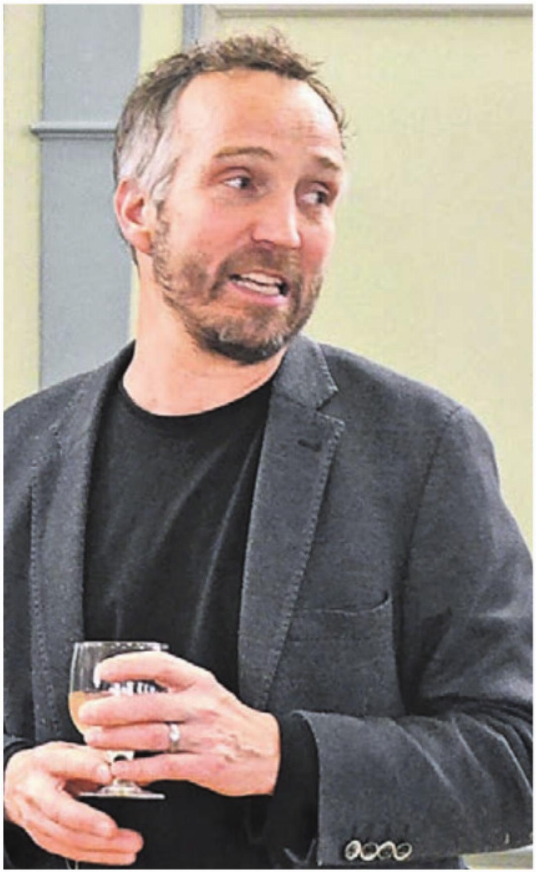 Gemeindepräsident Hans-Peter Budmiger begrüsste im Refektorium. Gemeindepräsident Hans-Peter Budmiger begrüsste im Refektorium.