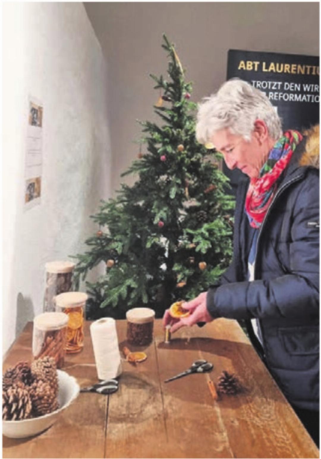 Im Äbtekeller besteht die Möglichkeit, sich selbst einen duftenden Anhänger anzufertigen. Im Äbtekeller besteht die Möglichkeit, sich selbst einen duftenden Anhänger anzufertigen.