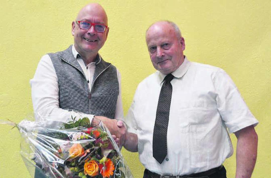 Nach 14 Jahren im Gemeinderat wurde Jakob Dolder (links) von Ammann Michael Weber verabschiedet.