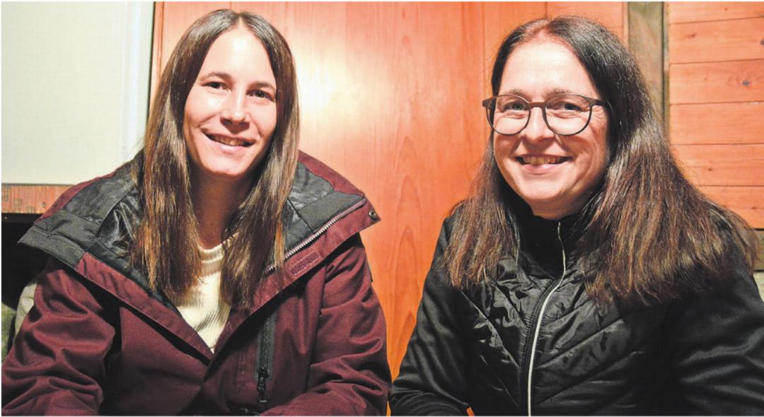 Sie sehen sich als Brückenbauerinnen, als Übersetzerinnen. Nadia Fischer (links) und Dania Del Sole stecken viel Herzblut in den Verein Kompetenzzentrum. Bild: Annemarie Keusch Sie sehen sich als Brückenbauerinnen, als Übersetzerinnen. Nadia Fischer (links) und Dania Del Sole stecken viel Herzblut in den Verein Kompetenzzentrum. Bild: Annemarie Keusch