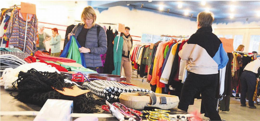 Das bunte und vielfältige Angebot kommt bei den vielen Besucherinnen und Besuchern an. Bilder: Annemarie Keusch Das bunte und vielfältige Angebot kommt bei den vielen Besucherinnen und Besuchern an. Bilder: Annemarie Keusch