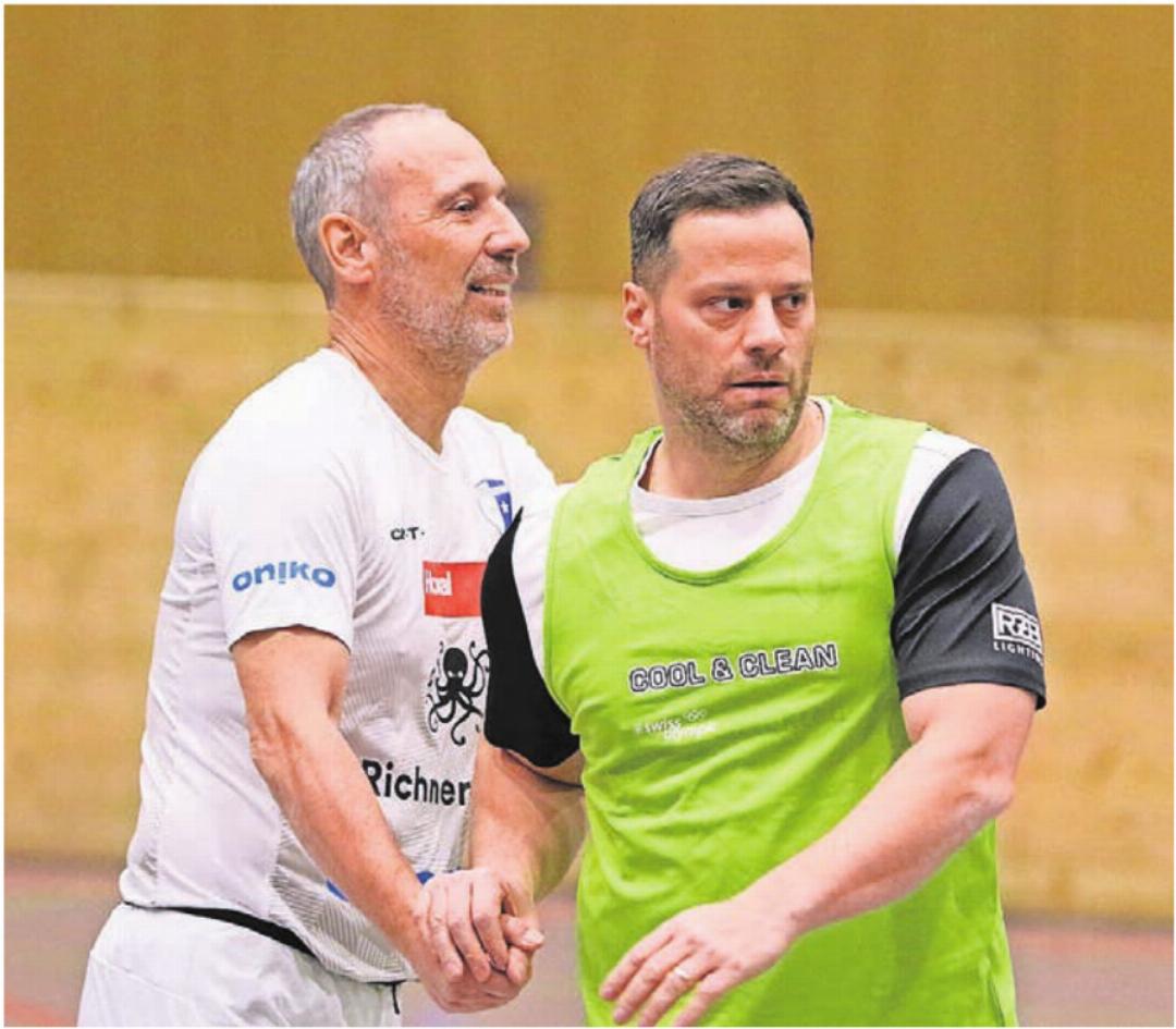 Legenden unter sich: Jean-Pierre «Schibi» Roth (links) traf mit den FCW-Legenden auf Gerardo Viceconte und den AS Olympia Wohlen. Legenden unter sich: Jean-Pierre «Schibi» Roth (links) traf mit den FCW-Legenden auf Gerardo Viceconte und den AS Olympia Wohlen.