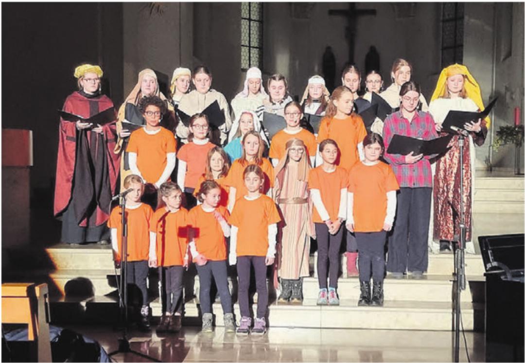 Der Gesamtchor der Klosterspatzen überzeugte und begeisterte das Publikum sowohl mit den Lied- und Textvorträgen wie auch mit dem Mini-Musical. Der Gesamtchor der Klosterspatzen überzeugte und begeisterte das Publikum sowohl mit den Lied- und Textvorträgen wie auch mit dem Mini-Musical.