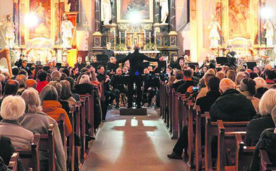 Das kulturelle Programm des Marktes hatte es in sich. Die Musik Muri liess in die zauberhafte Welt von Aschenbrödel eintauchen. Das kulturelle Programm des Marktes hatte es in sich. Die Musik Muri liess in die zauberhafte Welt von Aschenbrödel eintauchen.