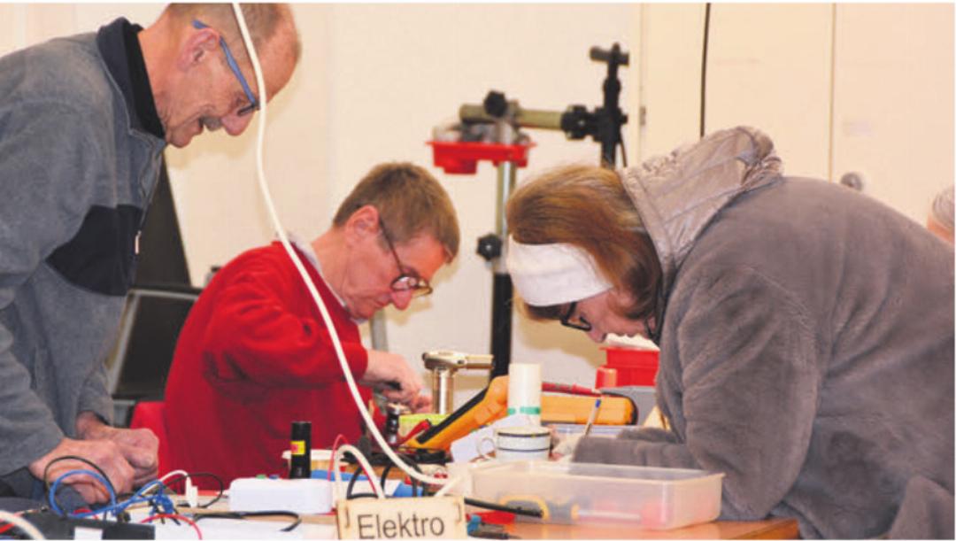 Auf dem Mutschellen eine Erfolgsgeschichte: Das Repair Café in Widen, bei dem sich Freiwillige Reparaturen aller Art widmen. Bild: sab Auf dem Mutschellen eine Erfolgsgeschichte: Das Repair Café in Widen, bei dem sich Freiwillige Reparaturen aller Art widmen. Bild: sab