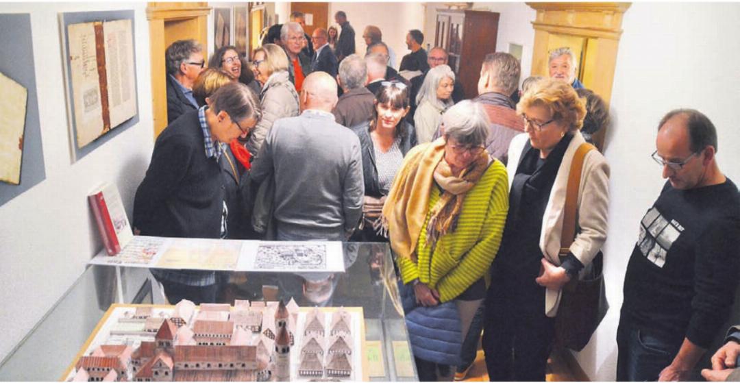 Die Interessierten nehmen auch das ehemalige Hospiz genau unter die Lupe, hier das zweite Obergeschoss. Die Räume warten seit Jahren auf eine neue Nutzung. Die Interessierten nehmen auch das ehemalige Hospiz genau unter die Lupe, hier das zweite Obergeschoss. Die Räume warten seit Jahren auf eine neue Nutzung.