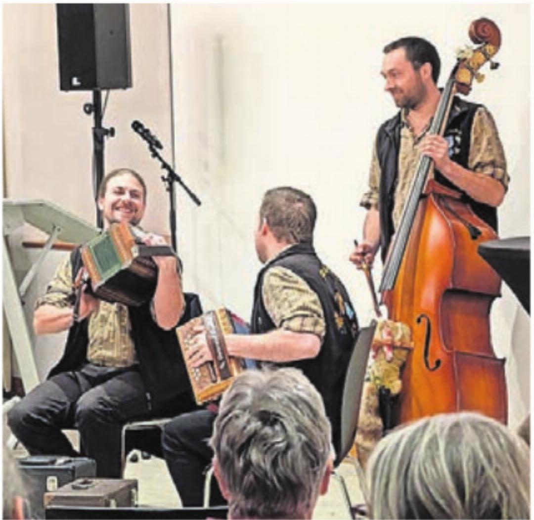 Die «Siebäsiächä» retteten das musikalische Programm des Abends. Die «Siebäsiächä» retteten das musikalische Programm des Abends.