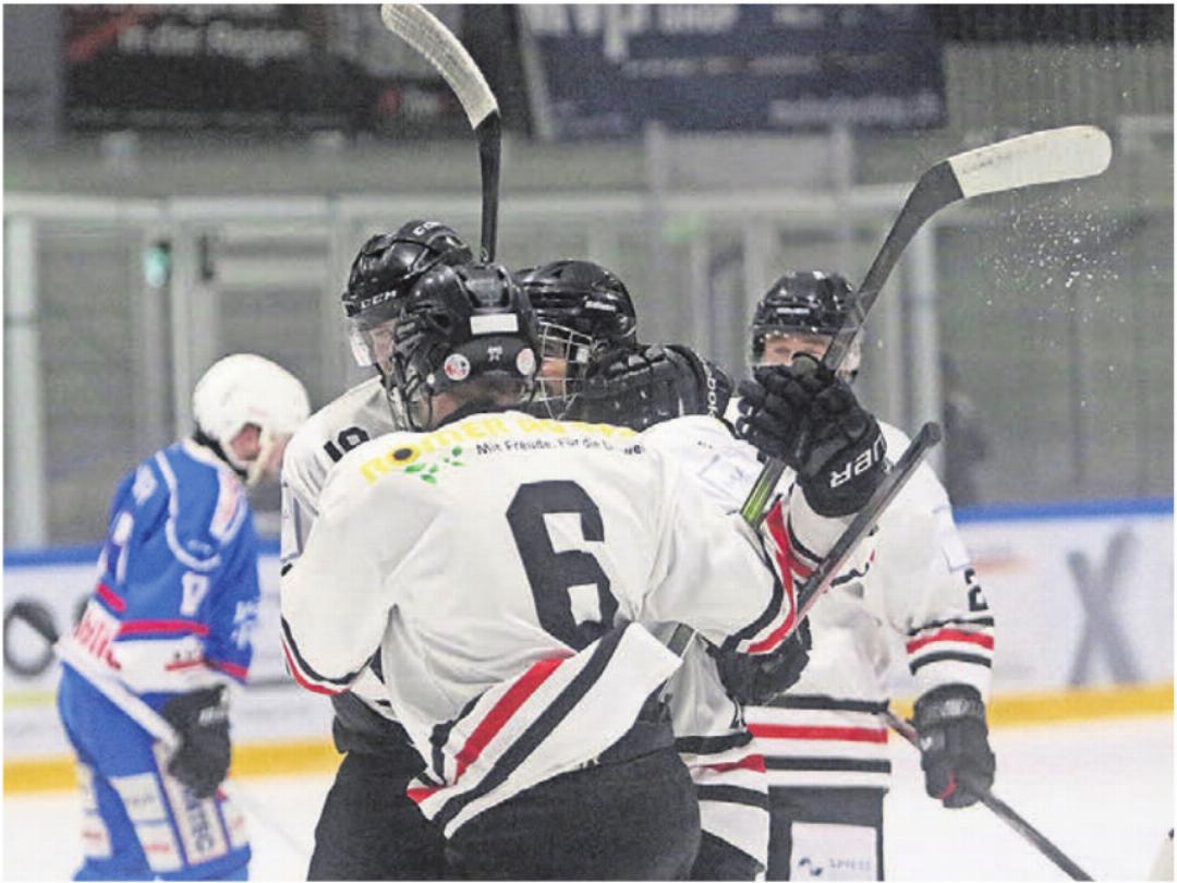 Grund zum Jubeln gab es nur bei Fi-Gö (von links: Patrick Bula, Christoph Frei, Vincenzo Di Federico). Der Favorit war deutlich effizienter vor dem Tor. Grund zum Jubeln gab es nur bei Fi-Gö (von links: Patrick Bula, Christoph Frei, Vincenzo Di Federico). Der Favorit war deutlich effizienter vor dem Tor.