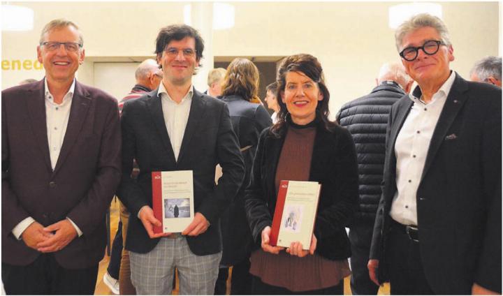 Der Projektleiter, die Autoren und der Geschäftsführer Stiftung Geschichte, von links: Markus Ries, Ivo Berther, Esther Vorburger und Martin Allemann. Bild: Annemarie Keusch Der Projektleiter, die Autoren und der Geschäftsführer Stiftung Geschichte, von links: Markus Ries, Ivo Berther, Esther Vorburger und Martin Allemann. Bild: Annemarie Keusch