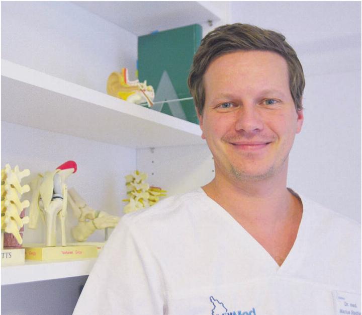 Er ist froh, den Schritt gewagt zu haben, auch wenn die eigene Praxis einiges an Verantwortung und eine hohe Arbeitsbelastung mit sich bringt. Bild: Annemarie Keusch