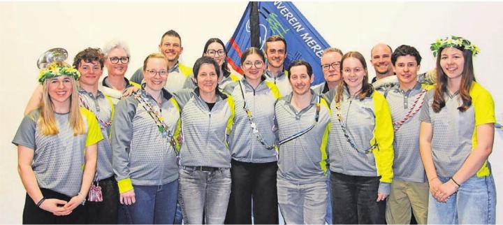 Viele Menschen engagieren sich mit Herzblut für den TV Merenschwand. Das wurde auch an der GV deutlich. So auch das neue Ehrenmitglied Steffi Sprenger-Keller, Dritte von links, vordere Reihe.
Bild: zg