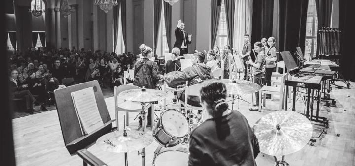 Die Jugendensembles der Musik Muri und weitere Formationen tauchen mit dem Publikum ein in die Welt des Films. Bild: zg