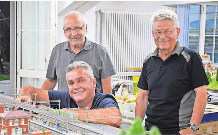 Mehr als nur «isebähndle» (v. l.): Für Urs Huber, Präsident Philipp Keller und Daniel Sarbach ist es Leidenschaft am Detail. Bilder: mo