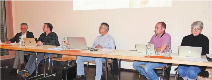 Führten durch die Versammlung: (v. l.) Michael Jablonowski, Andreas Koller, Marcel Huber, Manuel Groth und Rita Bucher-Brem. Bild: Stefan Treier