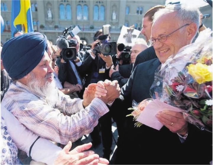 Karan Singh (links) im Austausch mit Alt-Bundesrat Johann Schneider-Ammann. Bild: zg