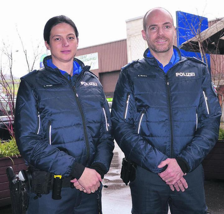 Lorena Vergari und Marco Moreno teilen sich neu die jugendpolizeilichen Aufgaben in den 18 Gemeinden, welche die Repol Muri abdeckt. Bild: tst
