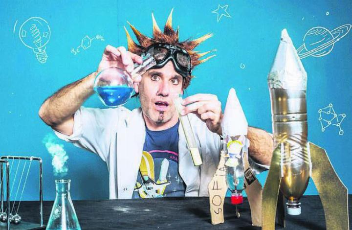Der Hägglinger Lehrer Raphael Oldani alias Professor Bummbastic präsen-Bild: zg