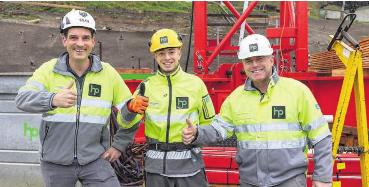 Baustelle Mellingen (v. l.): Lukas Kottmann (Bauführer), Nahuel Cadosch (1. Lehrjahr), Franz Suter (Polier) Bild: ipix.ch